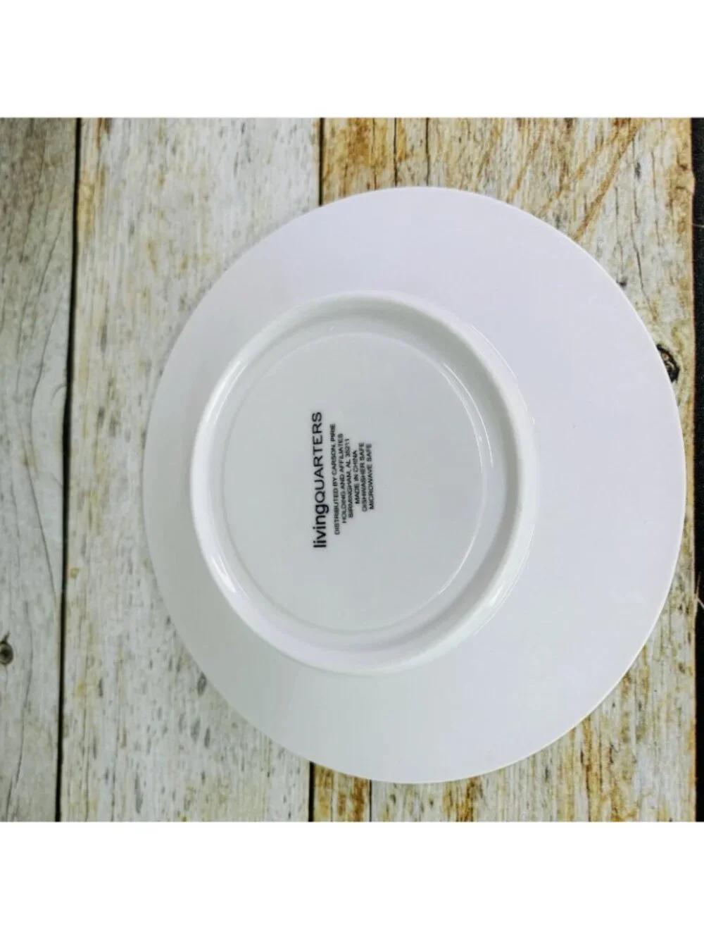 Livingquarters LIQ10 White Embossed Basketweave Lines Round 6.25